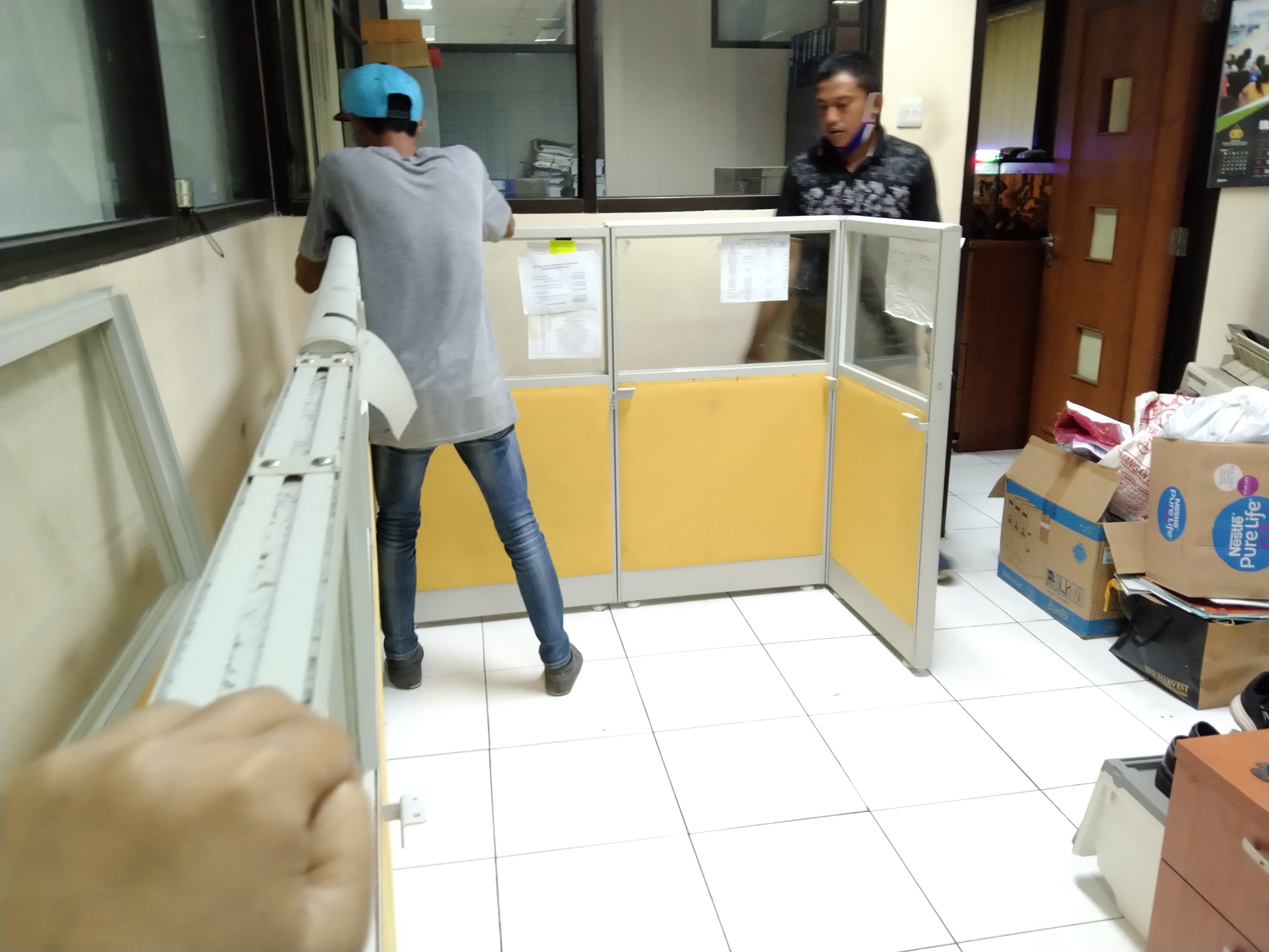 JASA BONGKAR DAN PERBAIKAN PARTISI ALMUNIUM