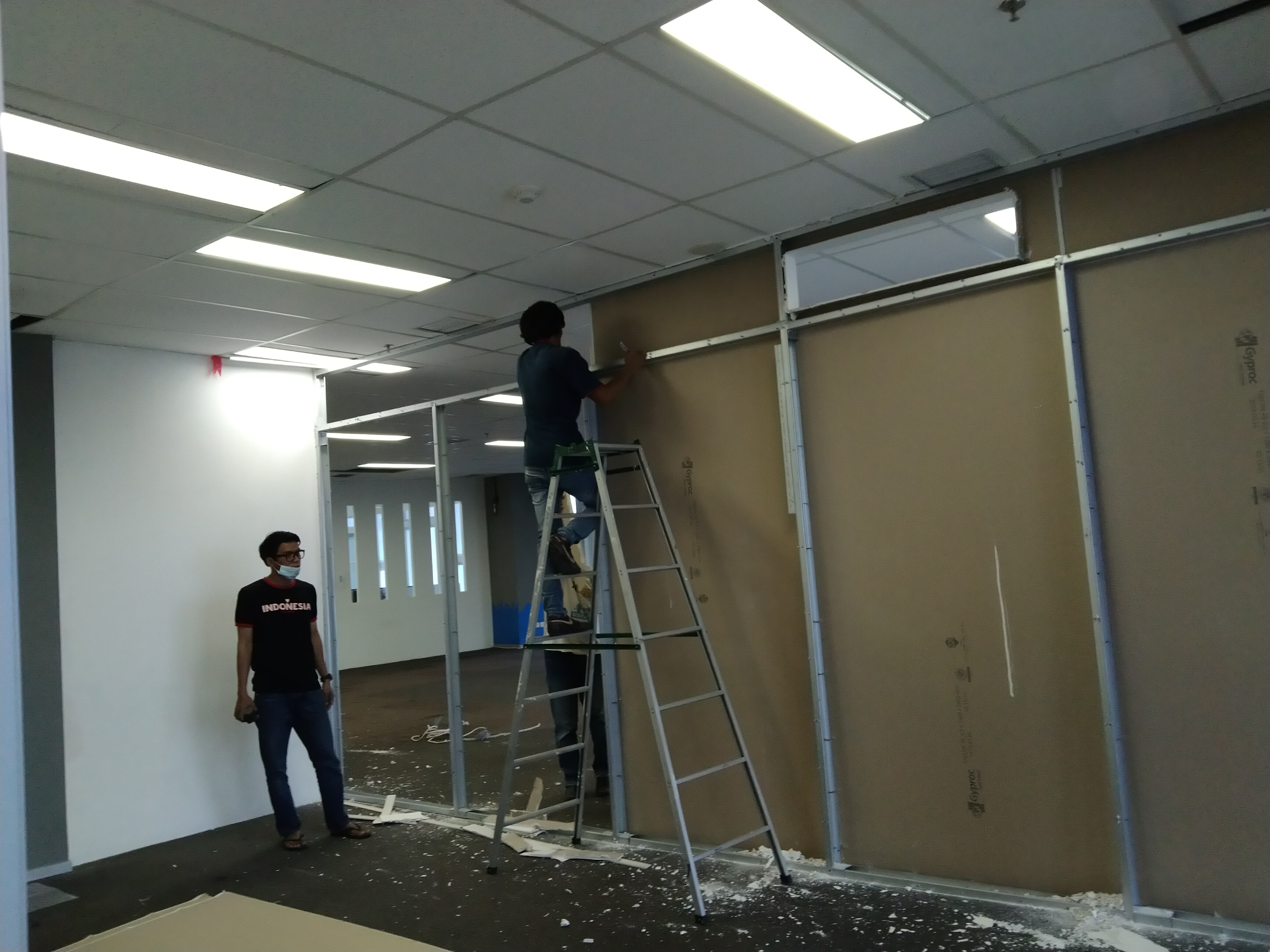 Harga Jasa Bongkar Partisi Kantor Ruko Cafe