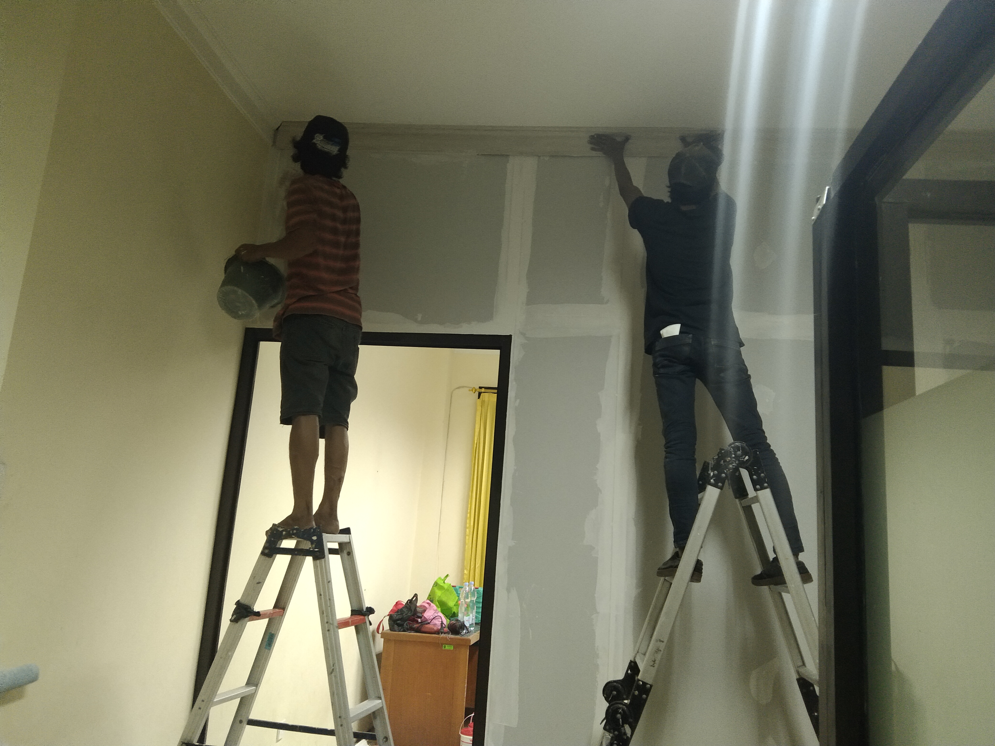 Harga Bongkar Partisi Kaca