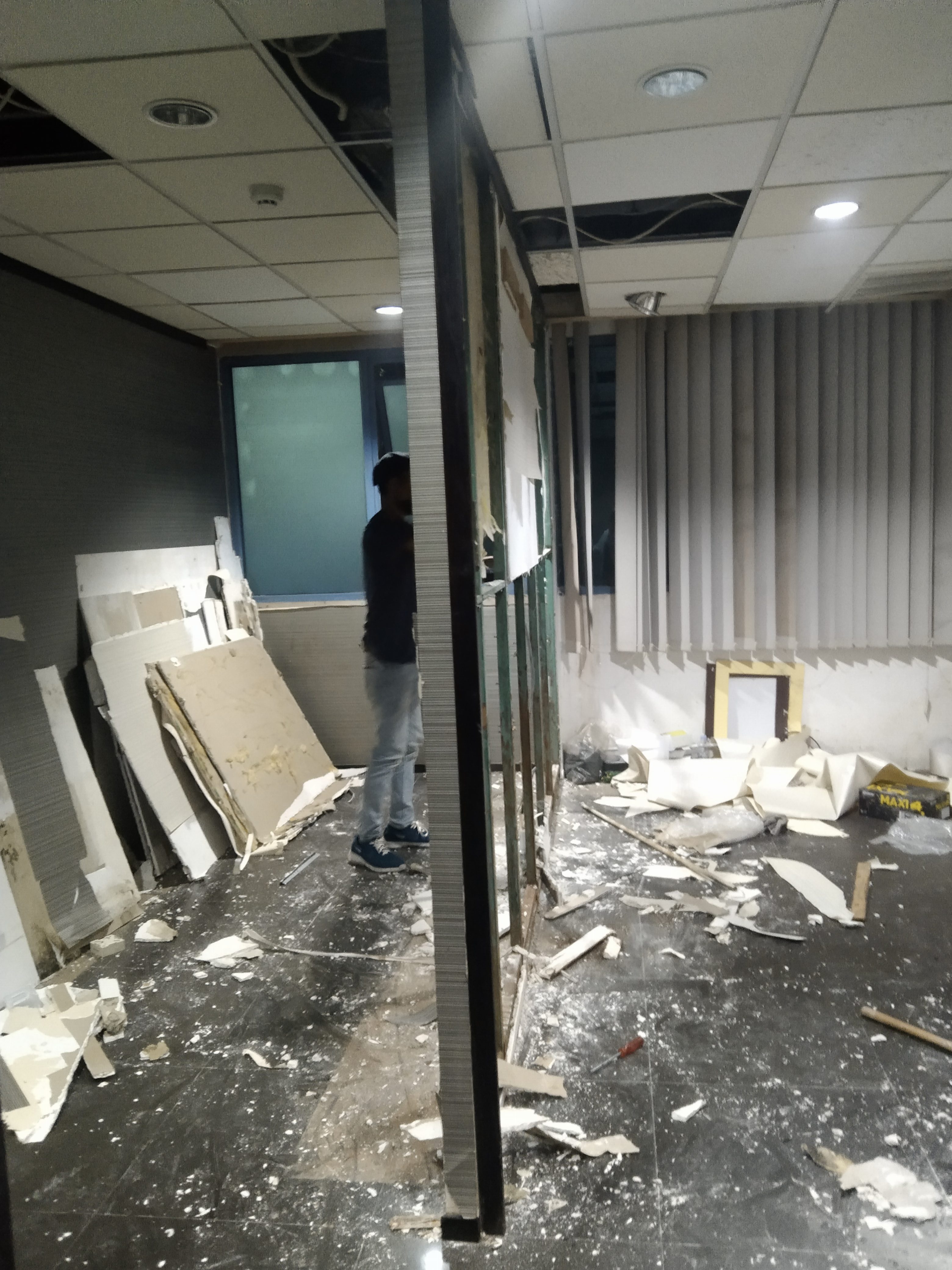 Jasa Bongkar Ruangan Kantor dan Pindahan