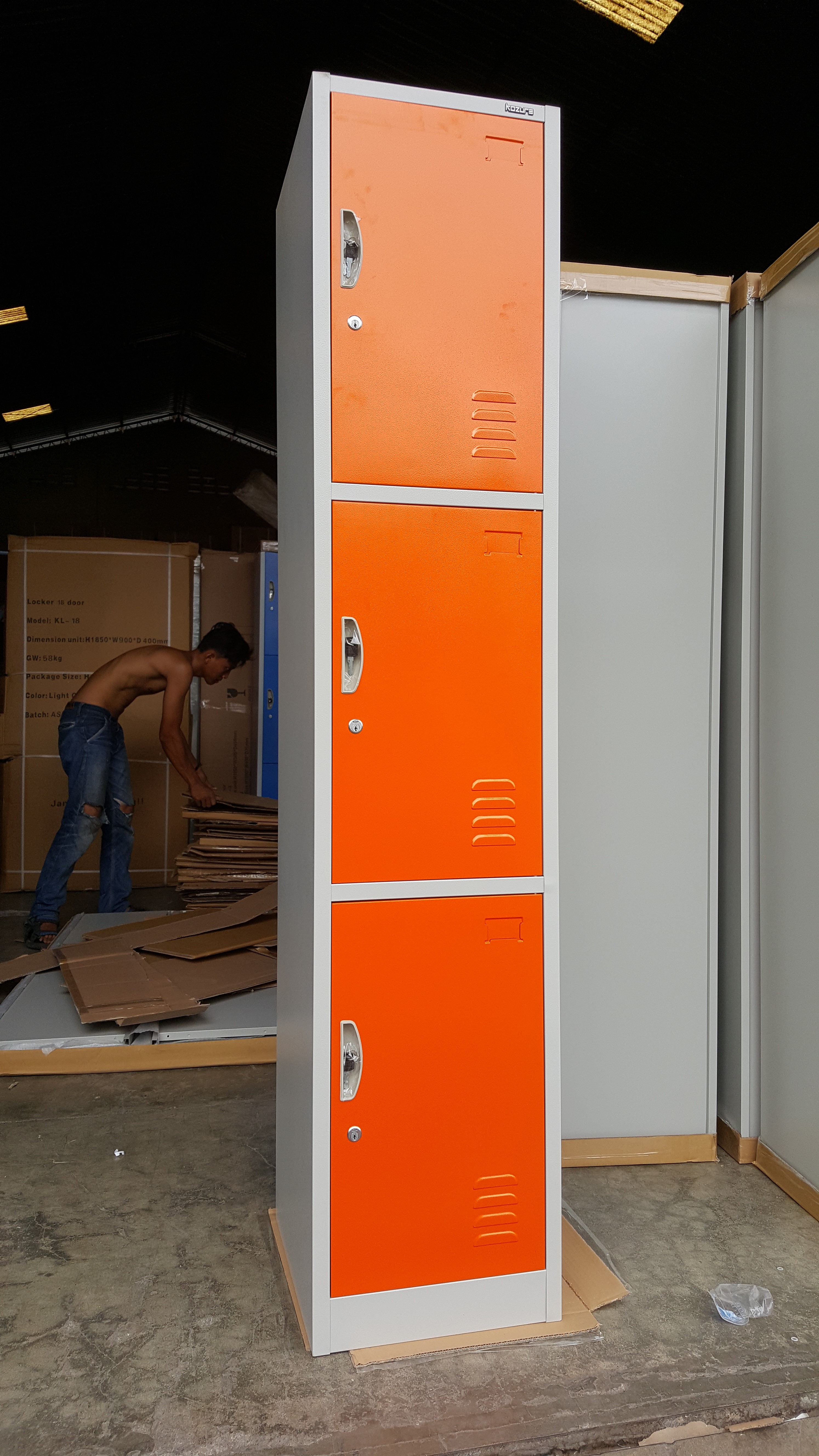 Loker Besi Kozure 3 pintu KL-3