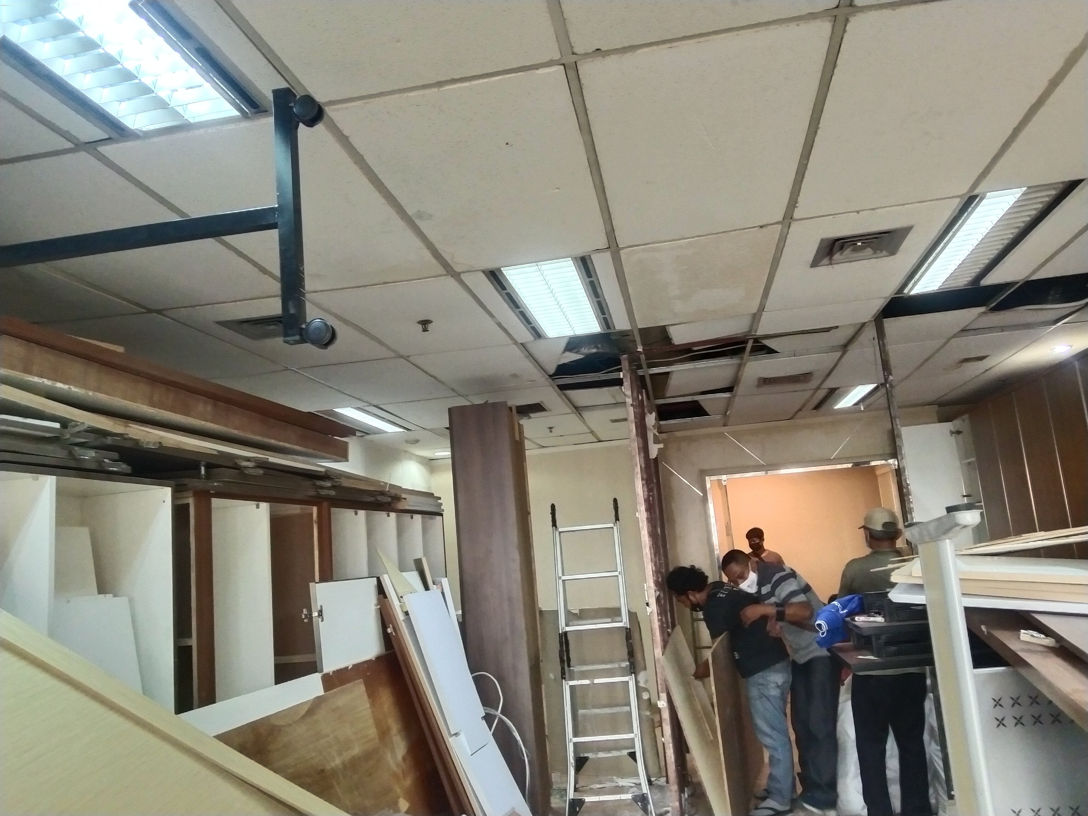 Jasa Bongkar Ruangan dan Pindahan Kantor