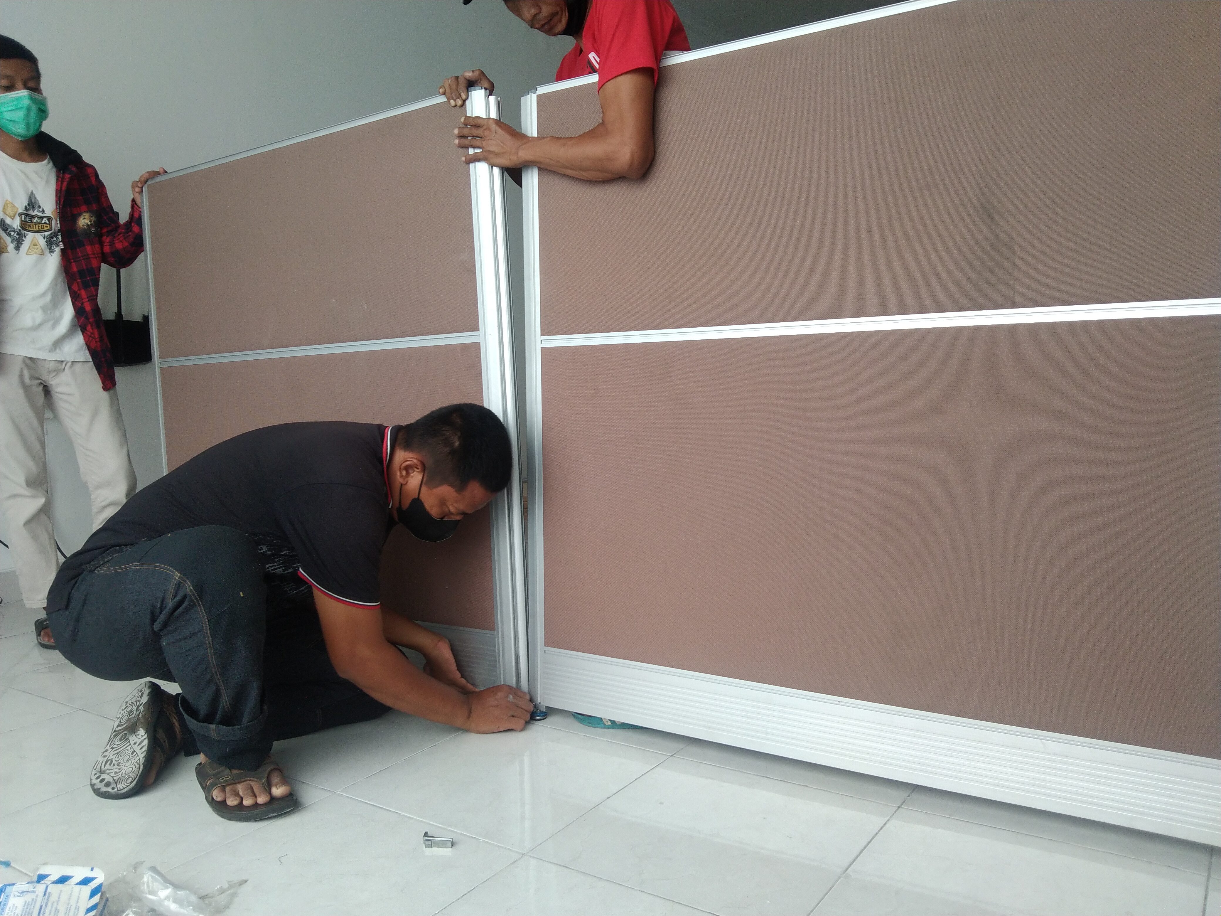 JASA GANTI KAIN PARTISI KANTOR