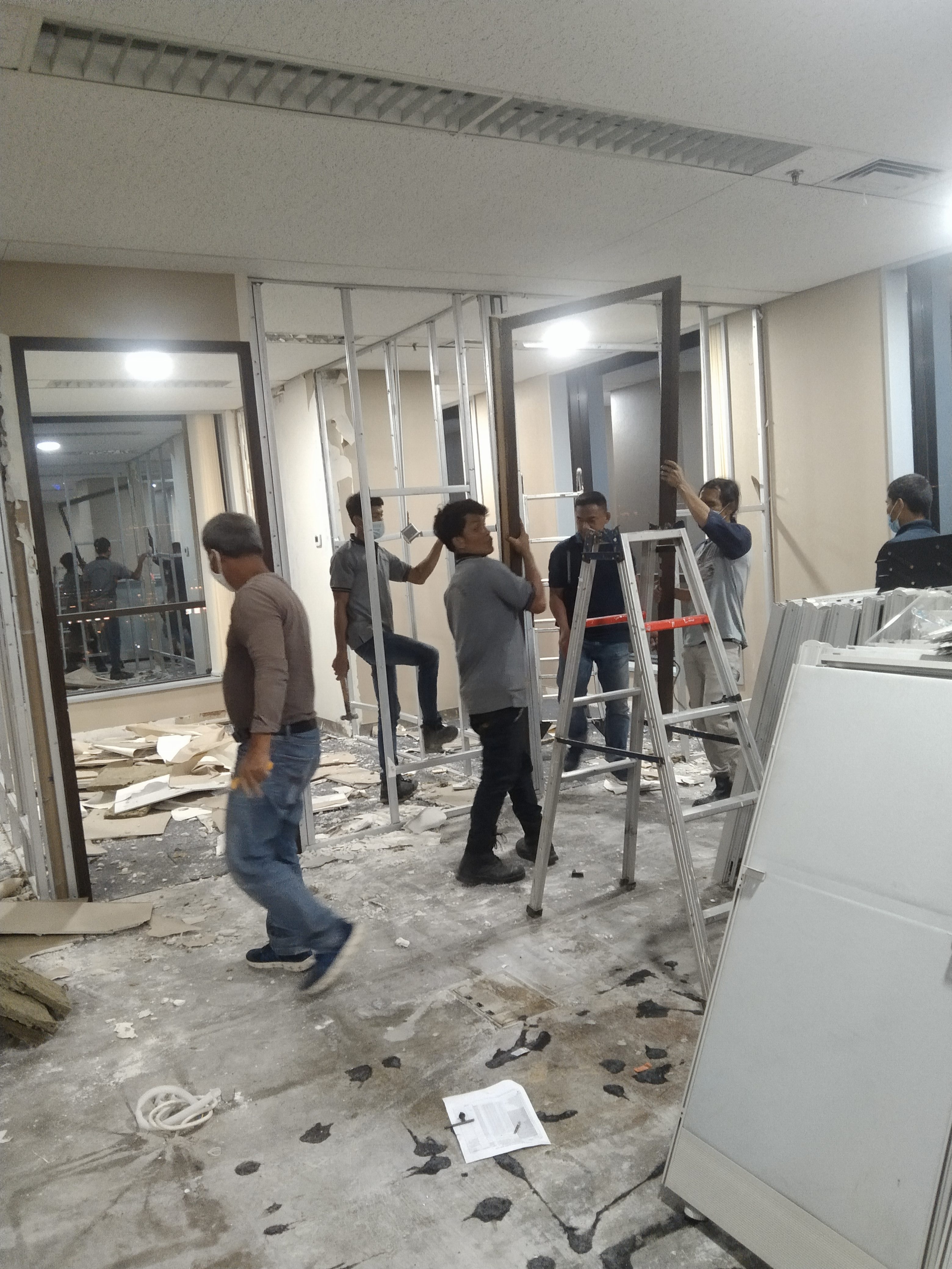 JASA BONGKAR RUANG KANTOR